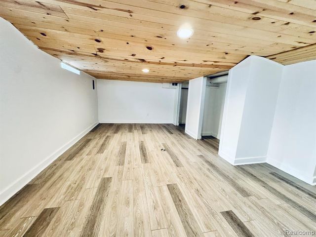 25715 W Hills Drive, Dearborn Heights, MI 48125