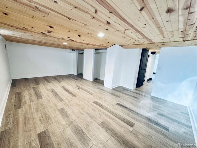 25715 W Hills Drive, Dearborn Heights, MI 48125