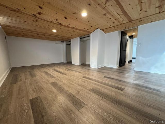 25715 W Hills Drive, Dearborn Heights, MI 48125