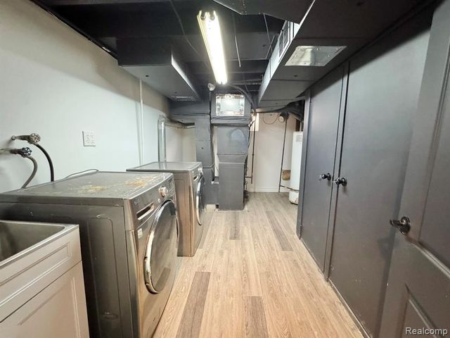 25715 W Hills Drive, Dearborn Heights, MI 48125