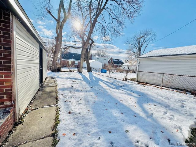 25715 W Hills Drive, Dearborn Heights, MI 48125