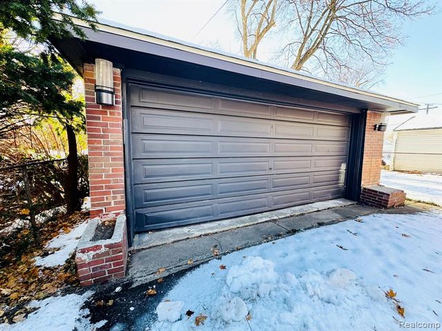 25715 W Hills Drive, Dearborn Heights, MI 48125