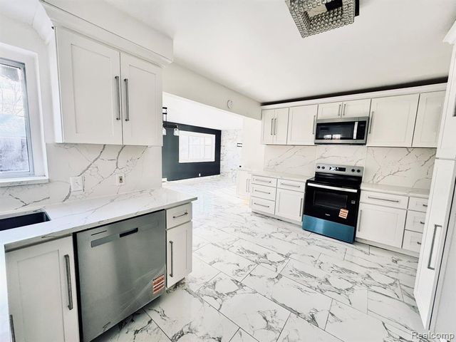 25715 W Hills Drive, Dearborn Heights, MI 48125