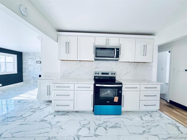 25715 W Hills Drive, Dearborn Heights, MI 48125