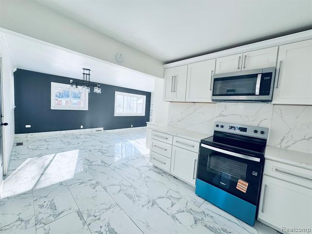 25715 W Hills Drive, Dearborn Heights, MI 48125