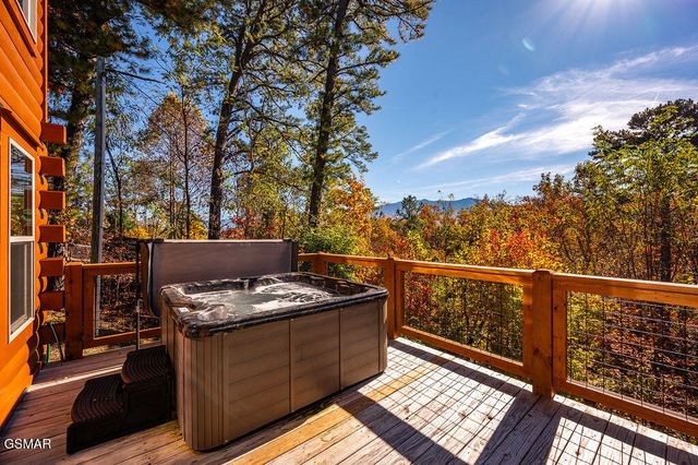 1032 Twin Oaks Road, Gatlinburg, TN 37738