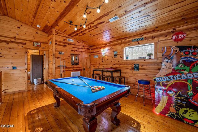 1032 Twin Oaks Road, Gatlinburg, TN 37738