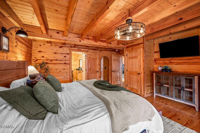 1032 Twin Oaks Road, Gatlinburg, TN 37738