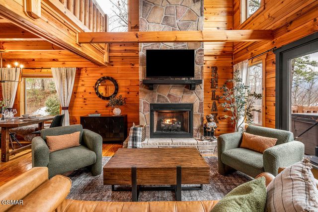 1032 Twin Oaks Road, Gatlinburg, TN 37738