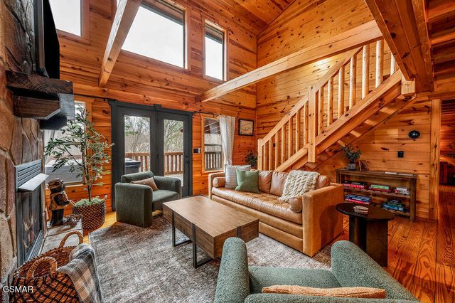 1032 Twin Oaks Road, Gatlinburg, TN 37738