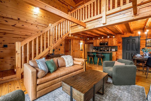 1032 Twin Oaks Road, Gatlinburg, TN 37738