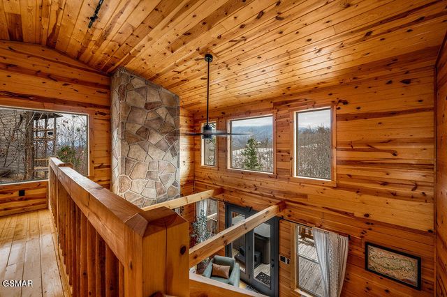 1032 Twin Oaks Road, Gatlinburg, TN 37738