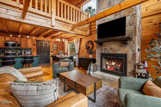 1032 Twin Oaks Road, Gatlinburg, TN 37738