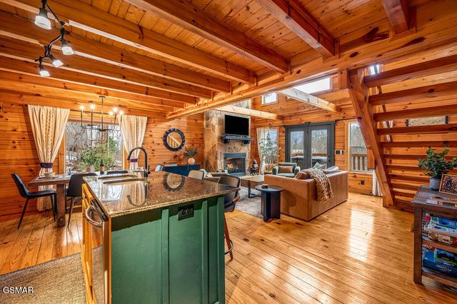 1032 Twin Oaks Road, Gatlinburg, TN 37738