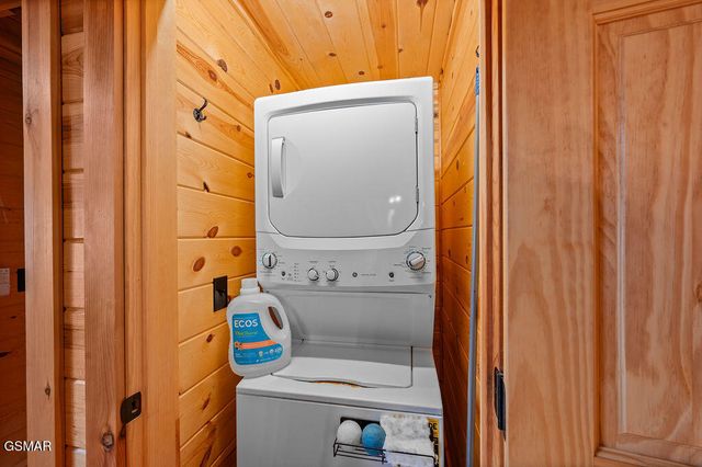 1032 Twin Oaks Road, Gatlinburg, TN 37738