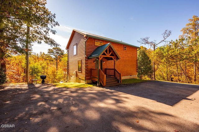 1032 Twin Oaks Road, Gatlinburg, TN 37738