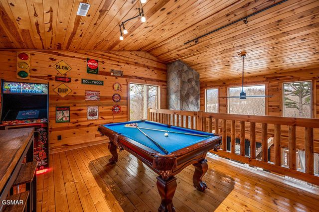 1032 Twin Oaks Road, Gatlinburg, TN 37738