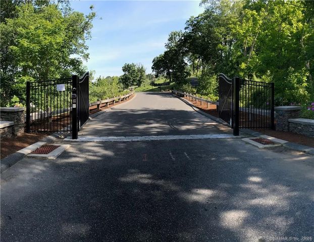 195 Willow Creek Estates Drive, Southbury, CT 06488