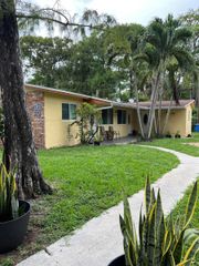 4250 NW 21st Avenue, Oakland Park, FL 33309