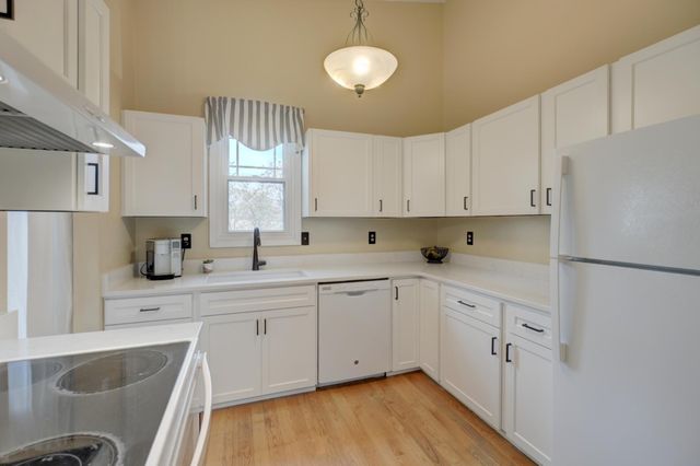 1174 Benton Way, Arden Hills, MN 55112