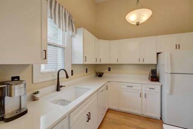 1174 Benton Way, Arden Hills, MN 55112