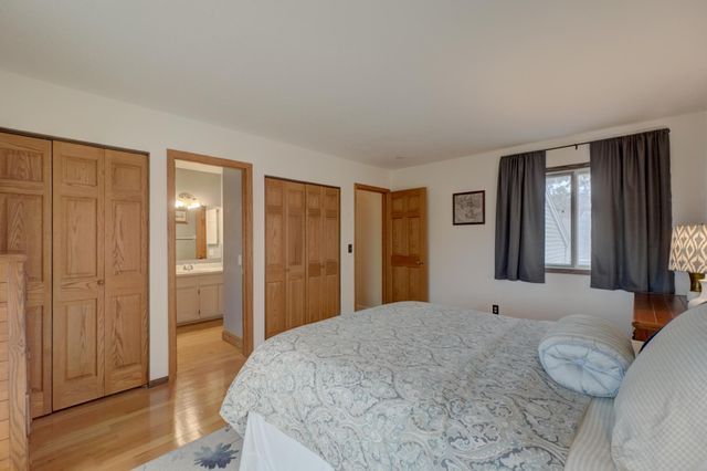 1174 Benton Way, Arden Hills, MN 55112