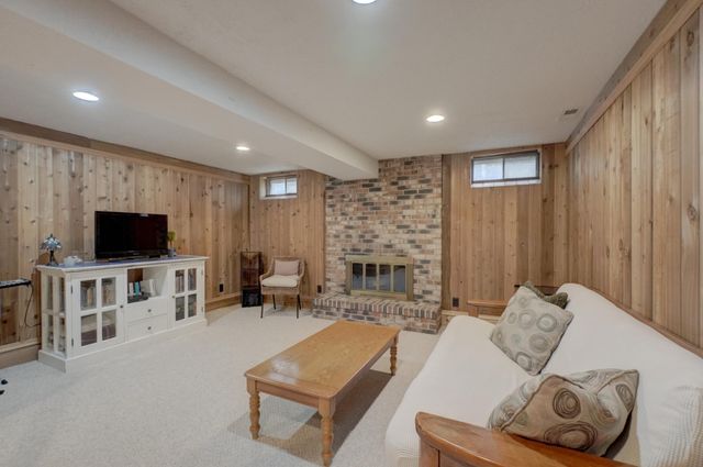 1174 Benton Way, Arden Hills, MN 55112