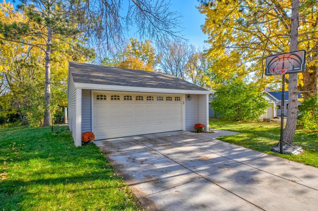 1174 Benton Way, Arden Hills, MN 55112