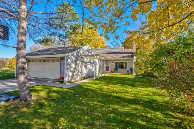 1174 Benton Way, Arden Hills, MN 55112