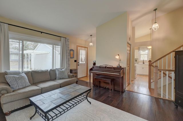 1174 Benton Way, Arden Hills, MN 55112