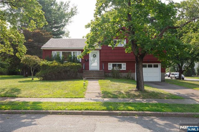 6 Rose Court, Closter, NJ 07624