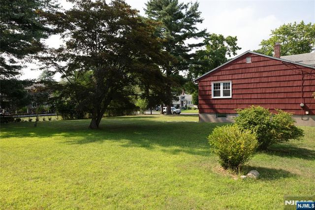 6 Rose Court, Closter, NJ 07624