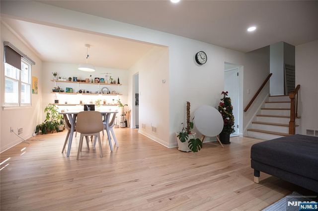 6 Rose Court, Closter, NJ 07624