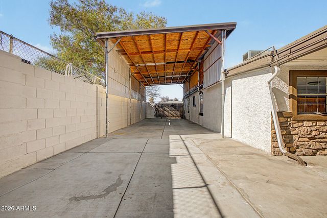 2539 W LUKE Avenue, Phoenix, AZ 85017