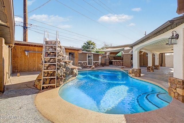 2539 W LUKE Avenue, Phoenix, AZ 85017