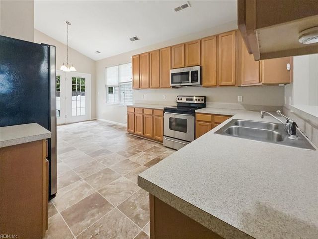 3772 Cainhoy LN, Virginia Beach, VA 23462