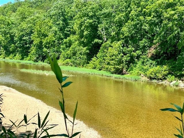 Stoneriver Lane, Berryville, AR 72616