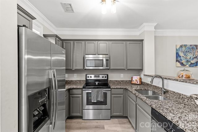 8935 Socata Way, Charlotte, NC 28269