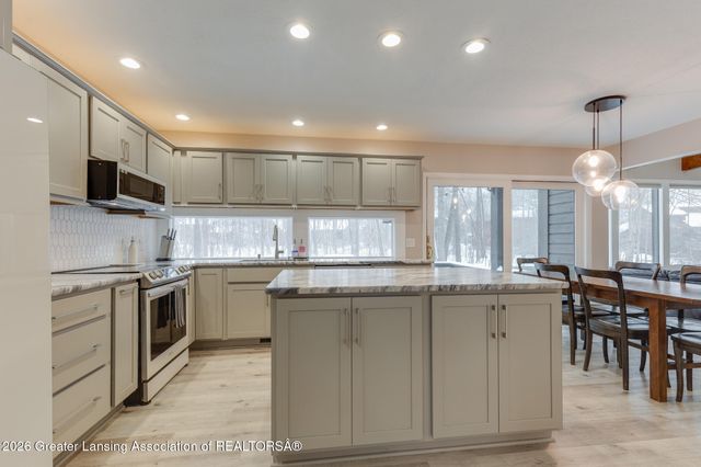 6101 Oak Park Trail, Haslett, MI 48840