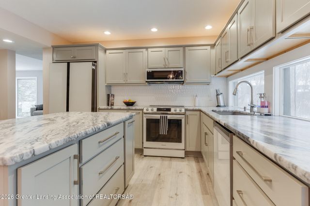 6101 Oak Park Trail, Haslett, MI 48840