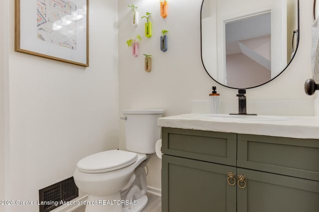 6101 Oak Park Trail, Haslett, MI 48840