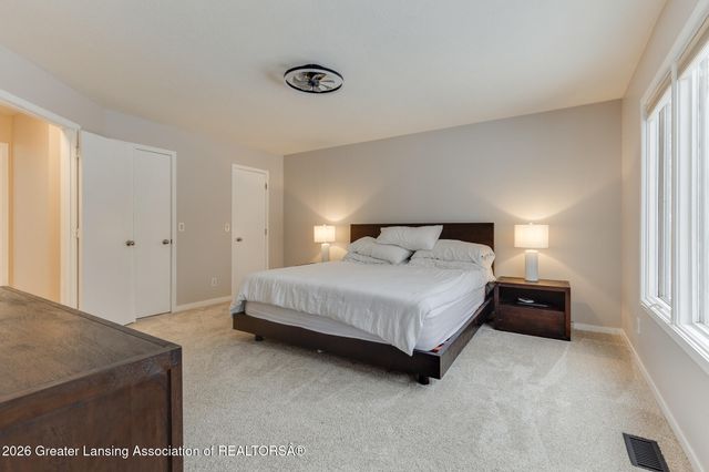 6101 Oak Park Trail, Haslett, MI 48840