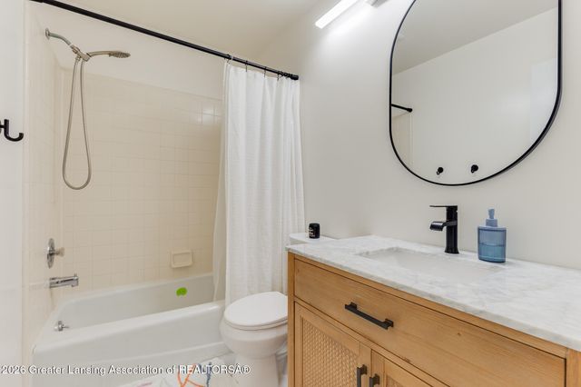 6101 Oak Park Trail, Haslett, MI 48840