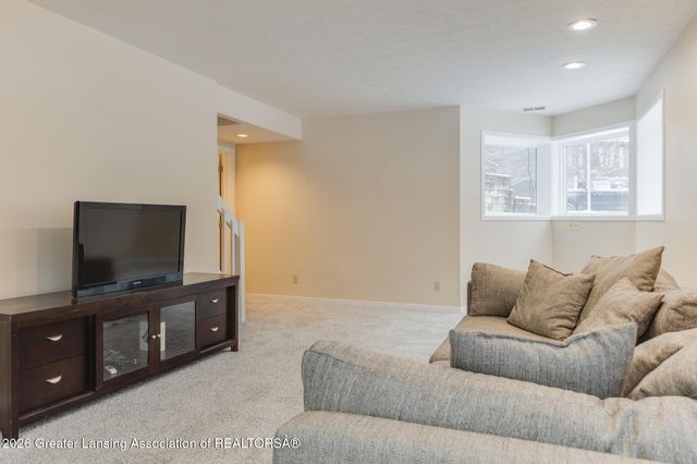 6101 Oak Park Trail, Haslett, MI 48840