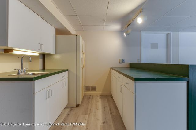 6101 Oak Park Trail, Haslett, MI 48840