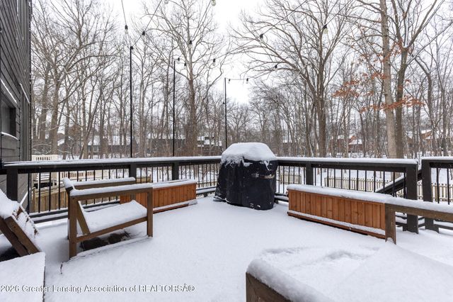 6101 Oak Park Trail, Haslett, MI 48840