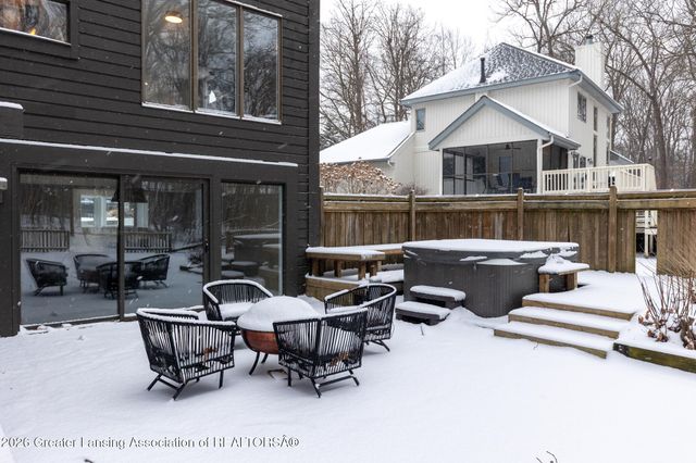 6101 Oak Park Trail, Haslett, MI 48840