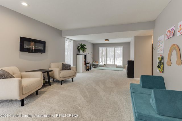 6101 Oak Park Trail, Haslett, MI 48840