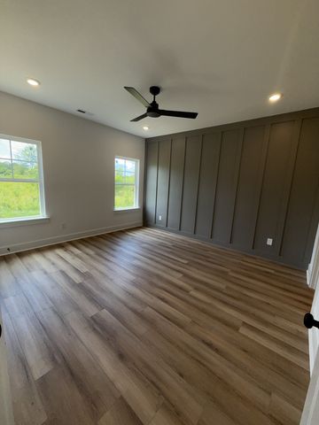 1210 Euclid Dr, Murfreesboro, TN 37127