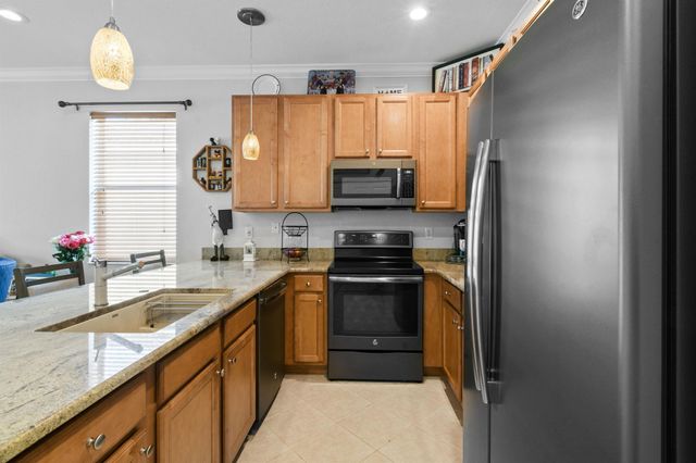 852 NW Leonardo Circle, Port St Lucie, FL 34986